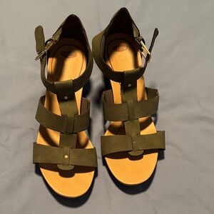 Dr. Scholl's Olive Green T-Strap Buckle Sandals